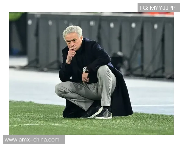 简单过人技巧成就足球天才，球星灵巧突破展现非凡技艺