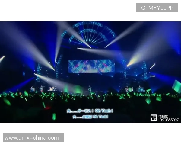 足球巨星亲民一刻 球迷与偶像零距离互动感人瞬间